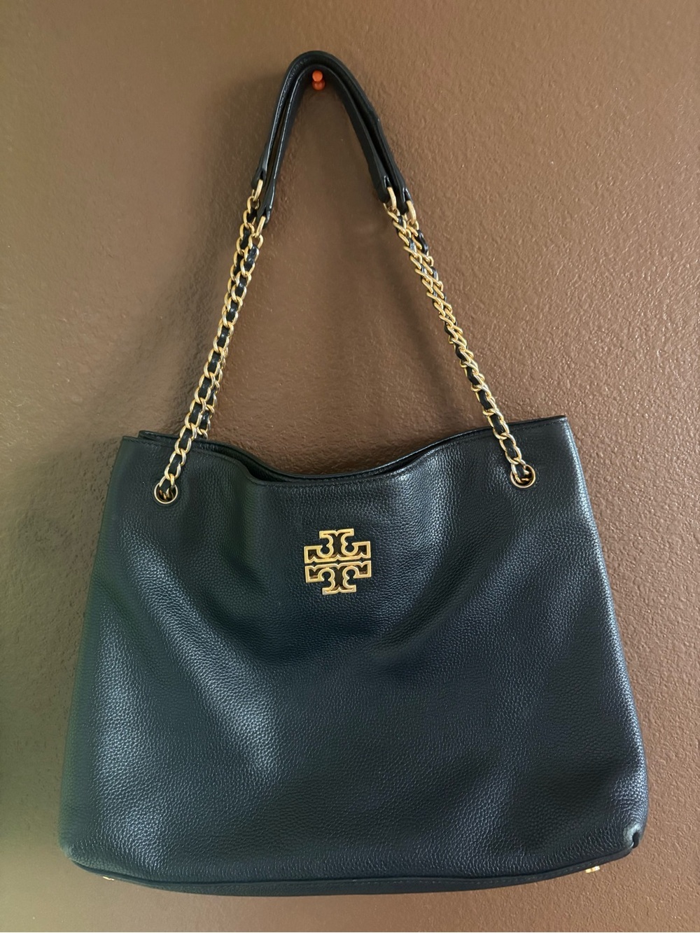 Tory Burch Black Leather Shoulder Bag with Gold Chain Trim